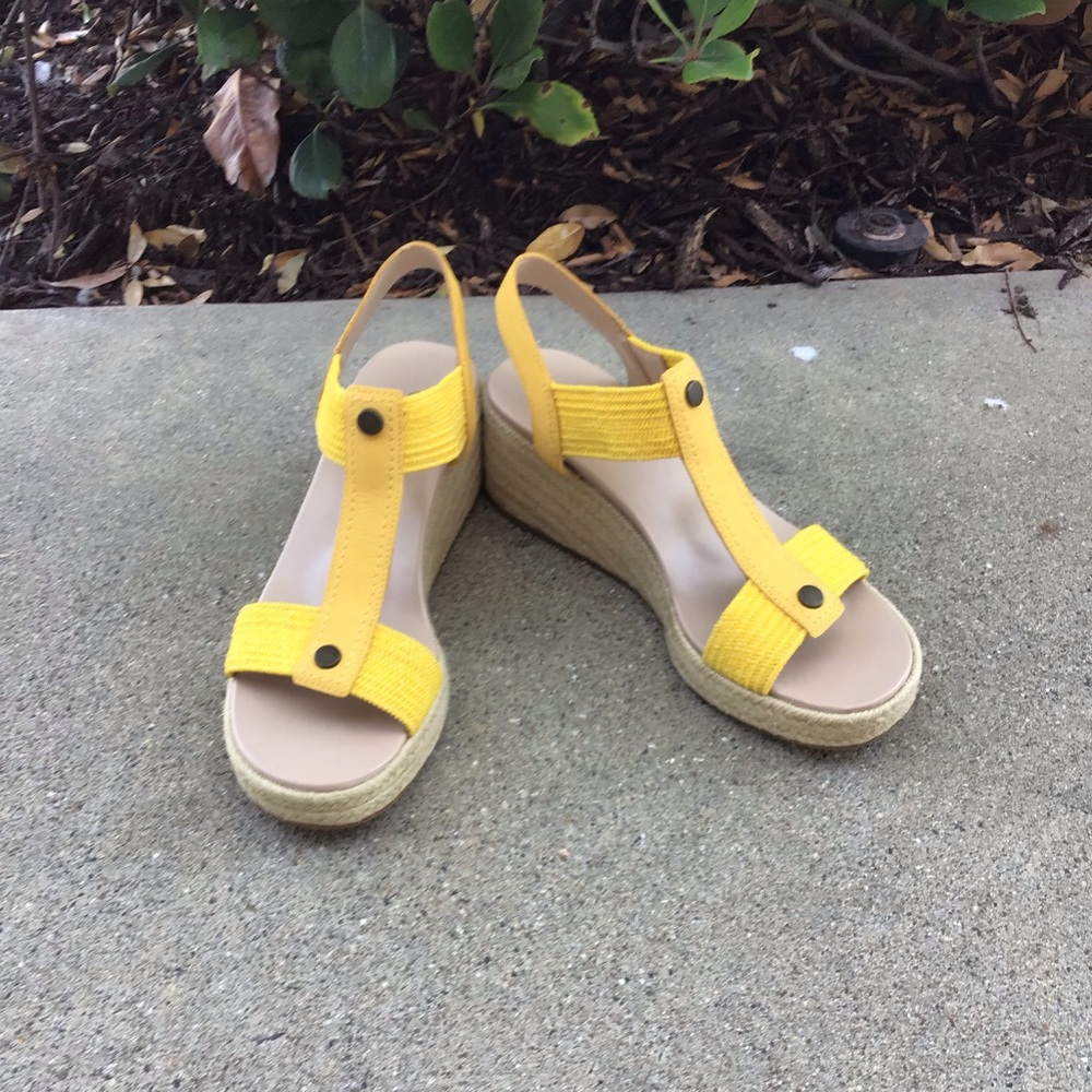 Vionic Calera Yellow Platform Sandals